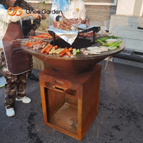 Jardim externo para churrasco com queimador de madeira Corten com churrasqueira para churrasco